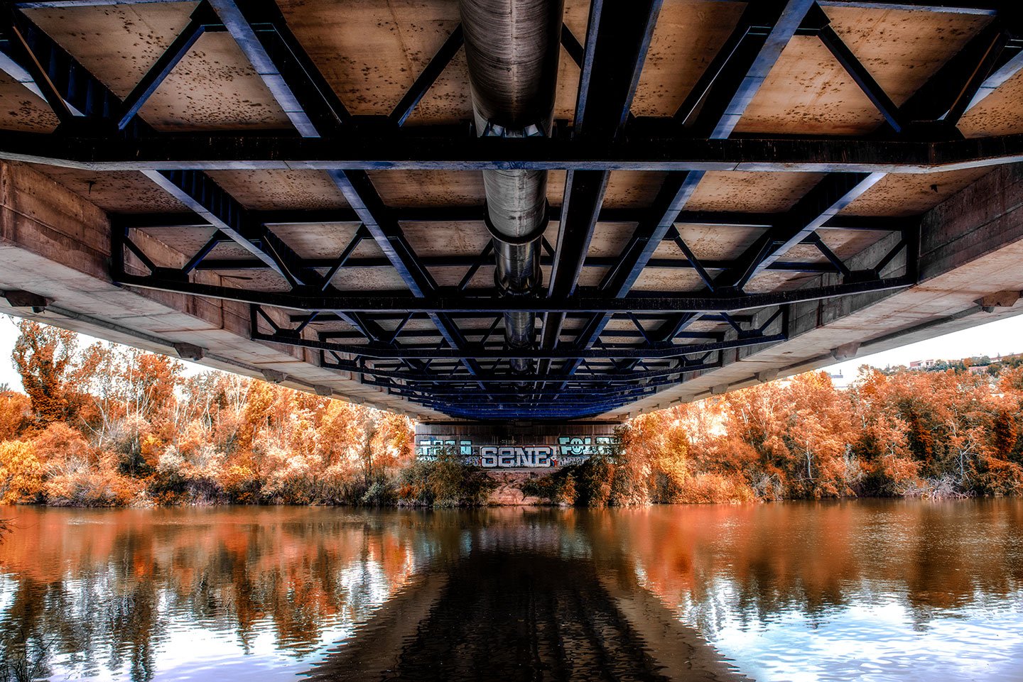 Bajo el Puente de la Hispanidad. Valladolid.